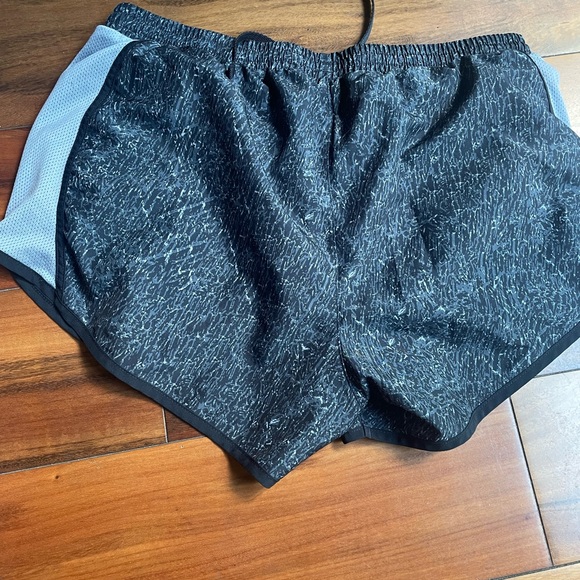 Under Armour Running shorts - Picture 3 of 5